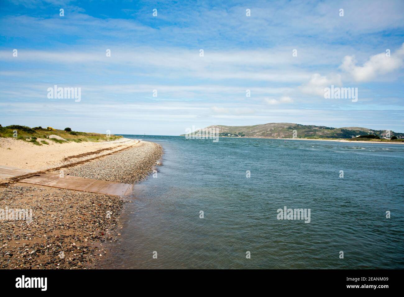 Die Great Orme über den Fluss Conwy von der Baken in der Nähe von Conwy Quay Marina Conwy Snowdonia North Wales Stockfoto