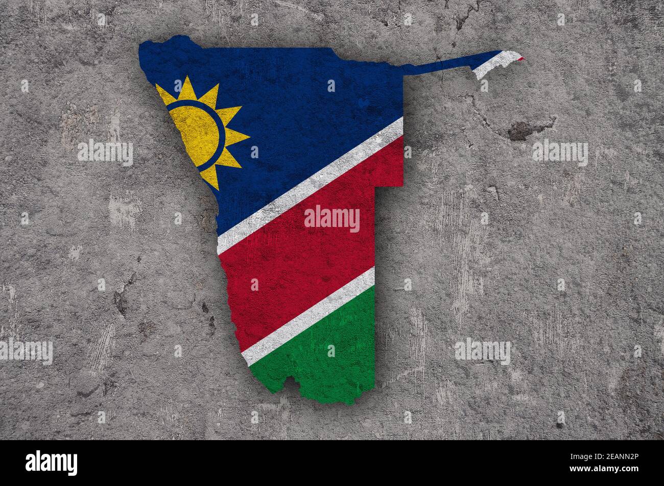 Karte und Flagge Namibias auf verwittertem Beton Stockfoto