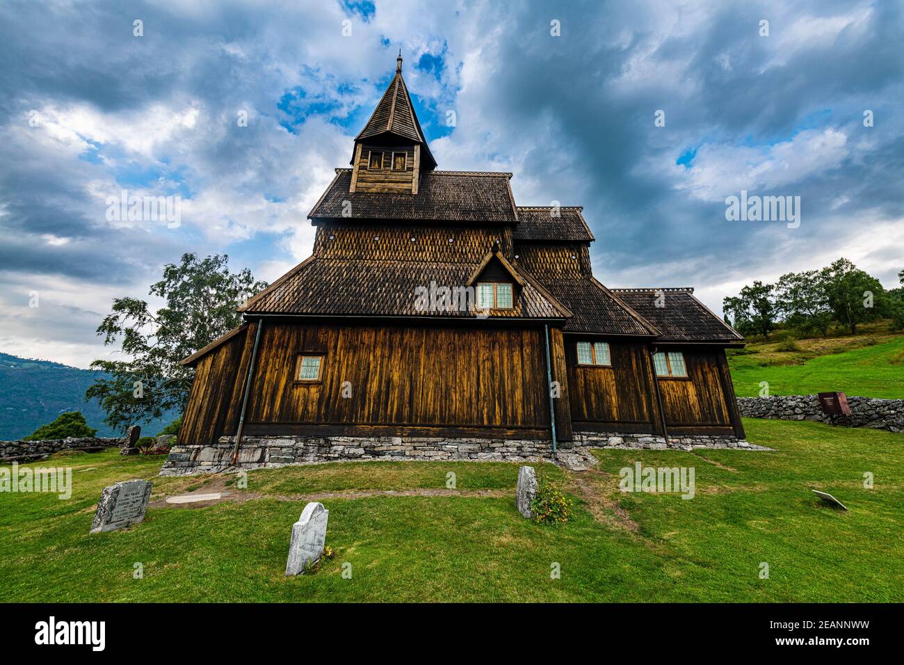 Stabkirche Urnes, UNESCO-Weltkulturerbe, Lustrafjorden, Norwegen, Skandinavien, Europa Stockfoto