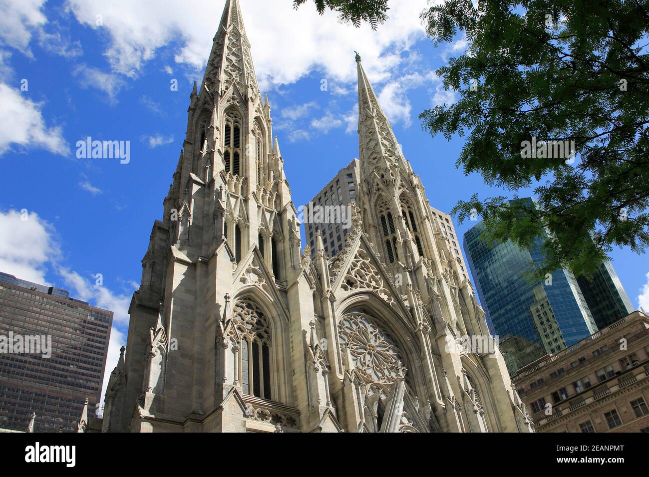 St. Patrick's Cathedral, 5th Avenue, Midtown, Manhattan, New York City, New York, Vereinigte Staaten von Amerika, Nordamerika Stockfoto