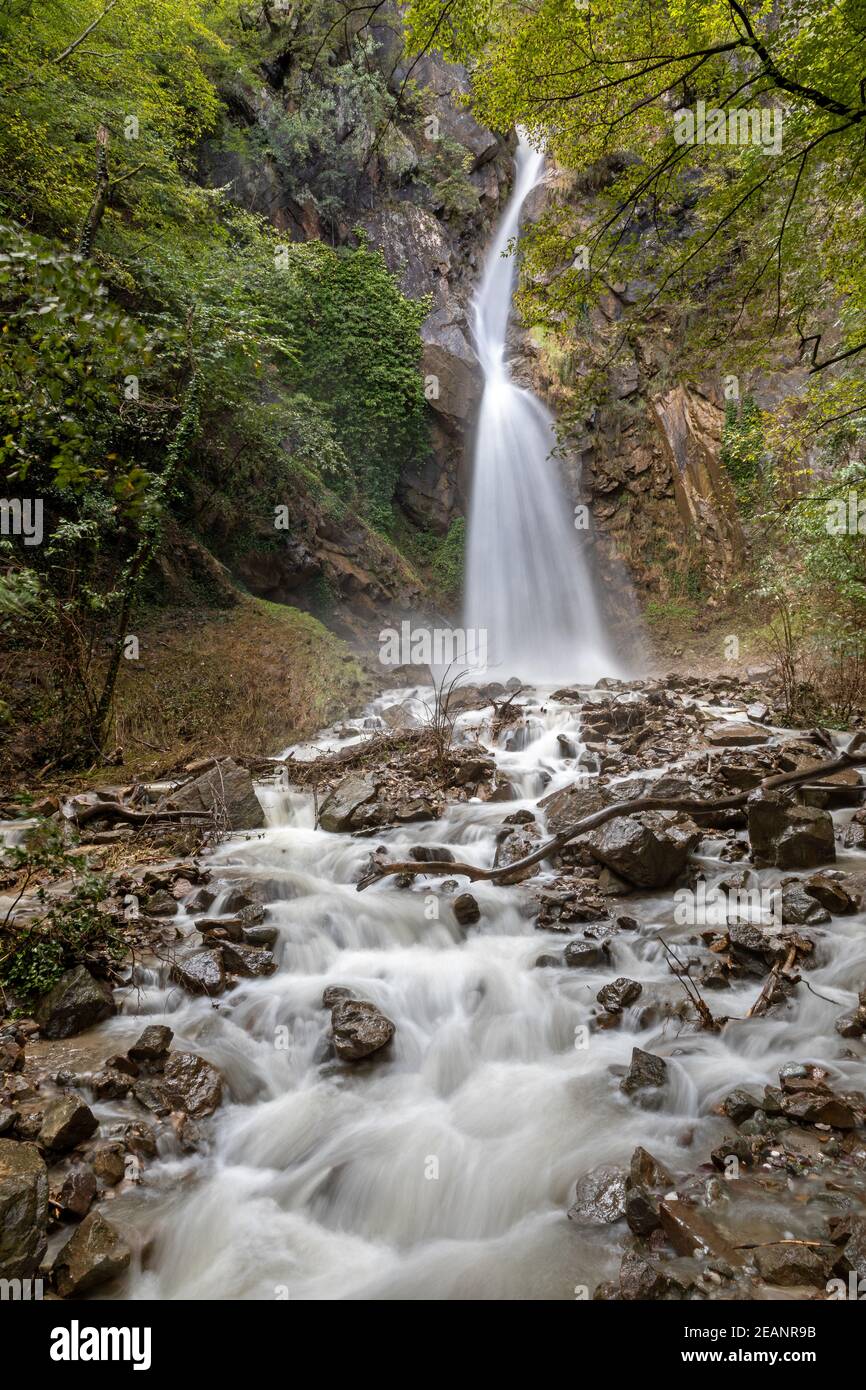 Wasserfall in der Brandis Schlucht in Lana bei Meran, Südtirol, Italien Stockfoto