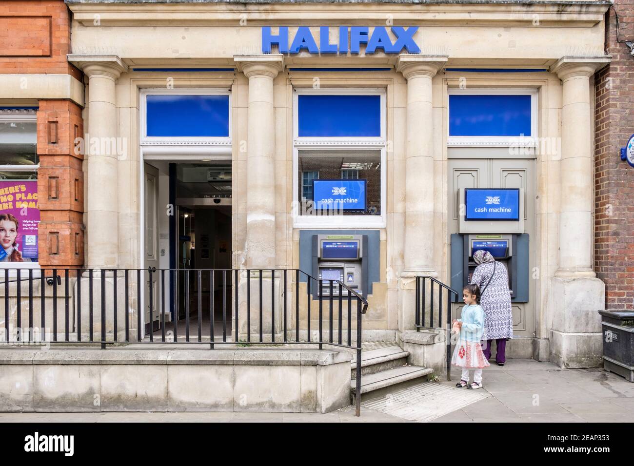 Halifax Bank ATM, High Wycombe, Buckinghamshire, England, GB, Großbritannien Stockfoto