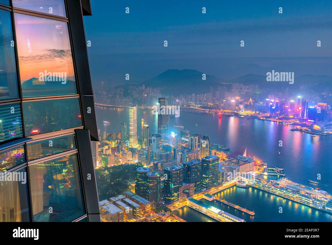 Skyline von Hongkong mit Blick auf den Victoria Harbour Stockfoto