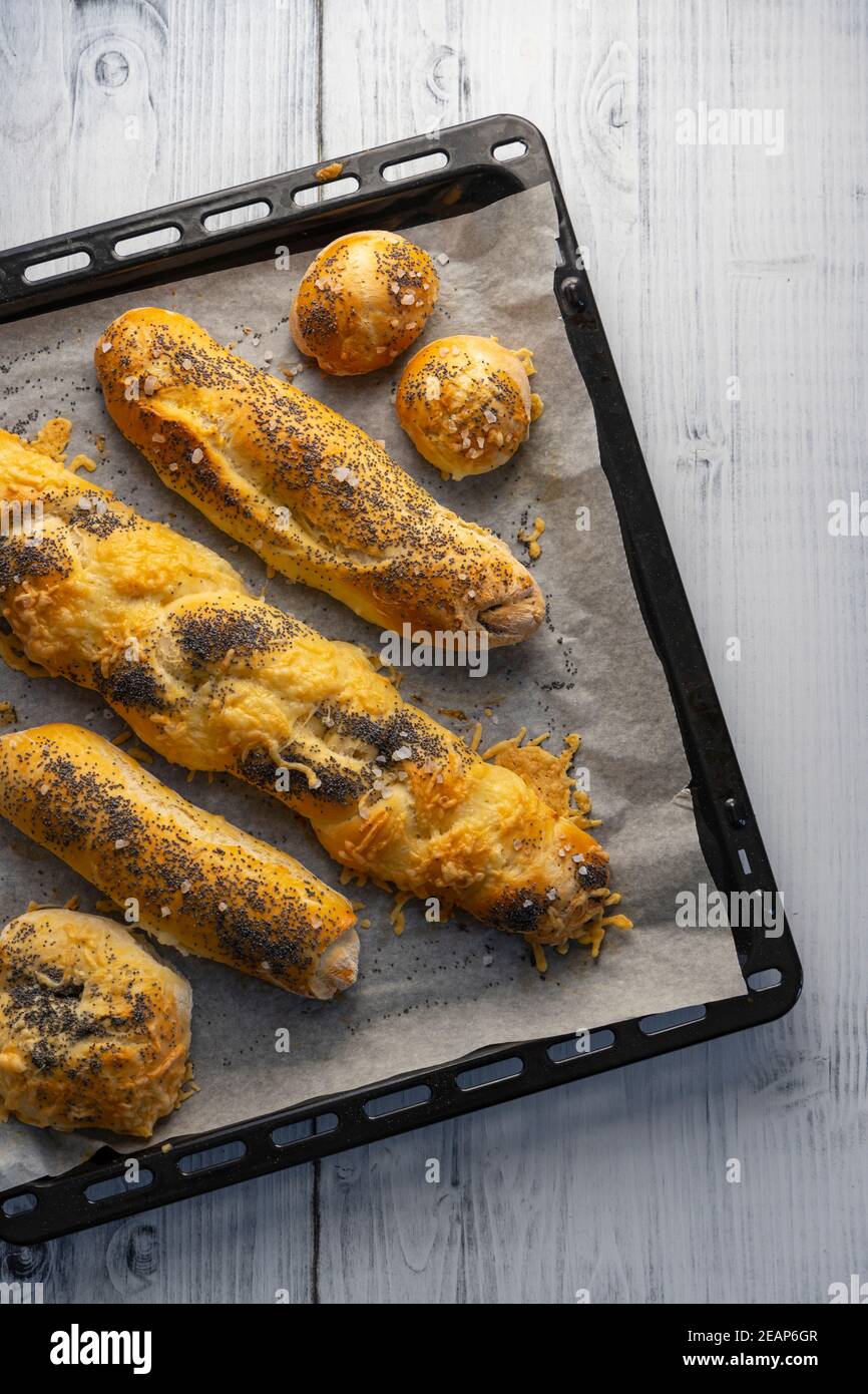 Stillleben von hausgemachten Brötchen und Brötchen Stockfoto