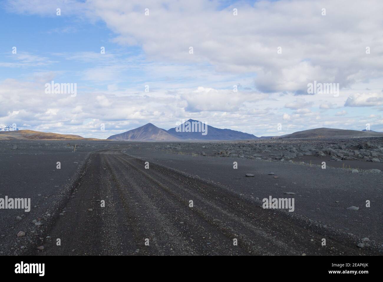 Unbefestigte Straße entlang zentralen Hochland von Island. Stockfoto
