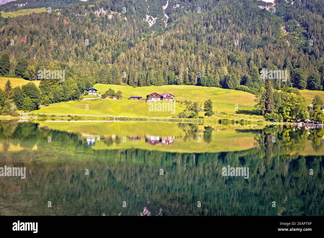 Bayerische Alpen See Reflexion, Hintersee in Berchtesgaden ...