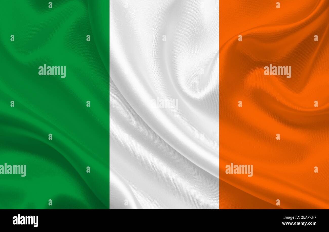 Flagge von Irland Land auf gewelltem Seidenstoff Hintergrund Panorama Stockfoto