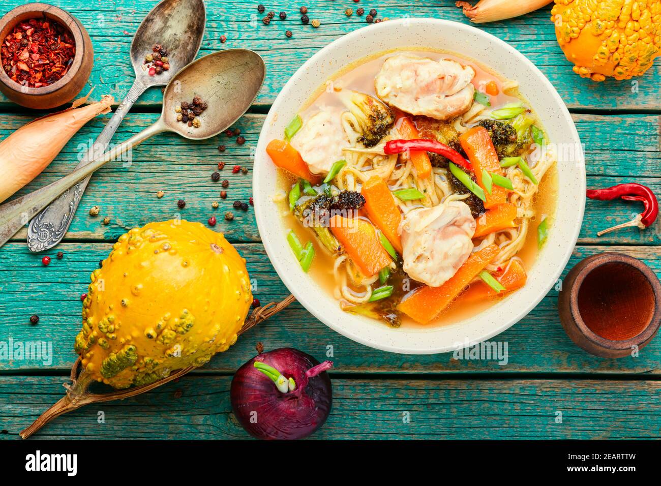 Köstliche asiatische Suppe Stockfoto