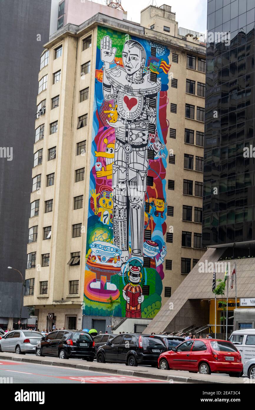 Wandgemälde auf einem Gebäude an der Avenida Paulista, dem wichtigsten Finanzzentrum von Sao Paulo, Brasilien. Stockfoto