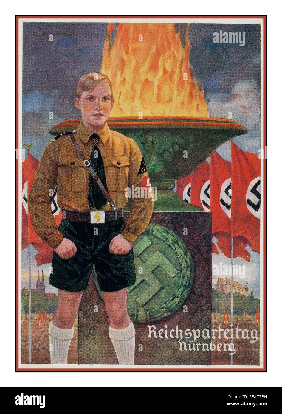 1937, 'REICHSPARTITAG NÜRNBERG', Figur Hitler-Jugendjunge vor einer Flammenschale mit Hakenkreuzfahnen vor der Nürnberger Burg, Verlag Photo-Hoffmann München Nazi-Deutschland Stockfoto