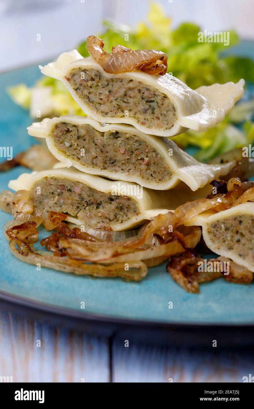 Hälften schwäbischer maultaschen Stockfoto