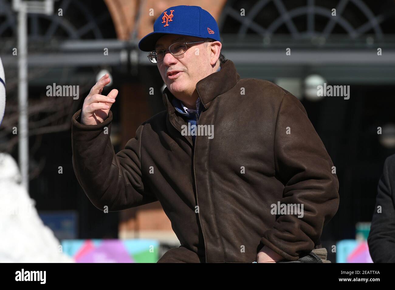 New York, USA. Februar 2021, 10th. Steve Cohen, Eigentümer des New Yorker Baseballteams Mets, nimmt an einer Pressekonferenz Teil, auf der die Eröffnung des Mets Citi Field als COVID-19-Impfstoffmegazentrum im Flushing Meadows-Corona Park, Queens, NY, 10. Februar 2021 angekündigt wird. (Foto von Anthony Behar/Sipa USA) Quelle: SIPA USA/Alamy Live News Stockfoto