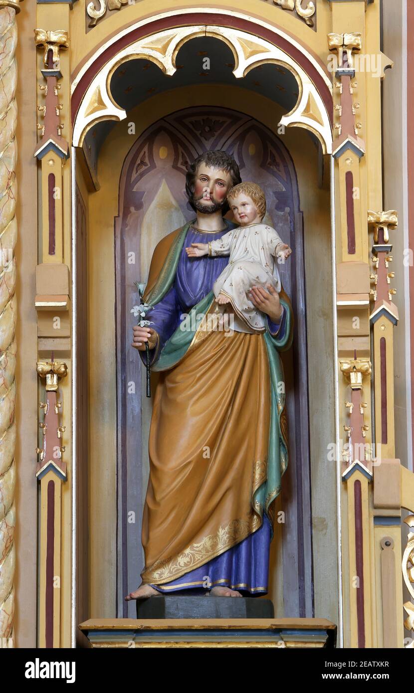 St. Joseph mit Jesuskind, Altar des Hl. Antonius der Große in der Kirche des hl. Matthäus in Stitar, Kroatien Stockfoto