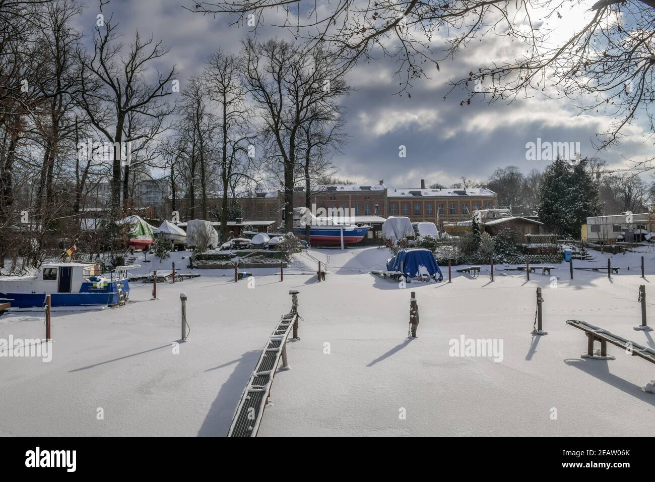 Winter, Eis, Schnee, Yachthafen, Insel Eiswerder, Haselhorst, Spandau, Berlin, Deutschland Stockfoto