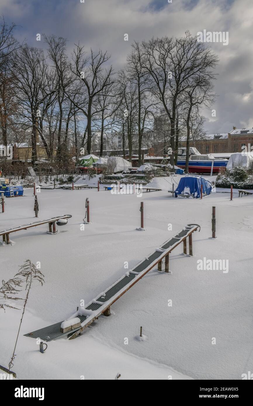 Winter, Eis, Schnee, Yachthafen, Insel Eiswerder, Haselhorst, Spandau, Berlin, Deutschland Stockfoto