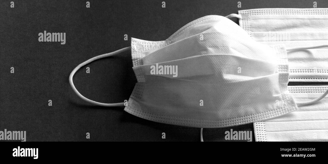 Viele medizinische Einwegmasken zum Schutz. Chirurgische Maske. Stockfoto