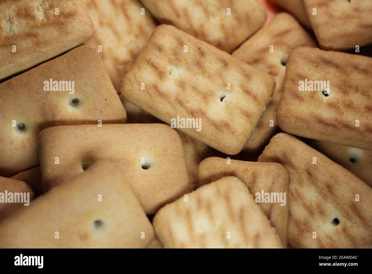 Nahaufnahme rechteckige Kekse mit kleinen Poren Stockfoto