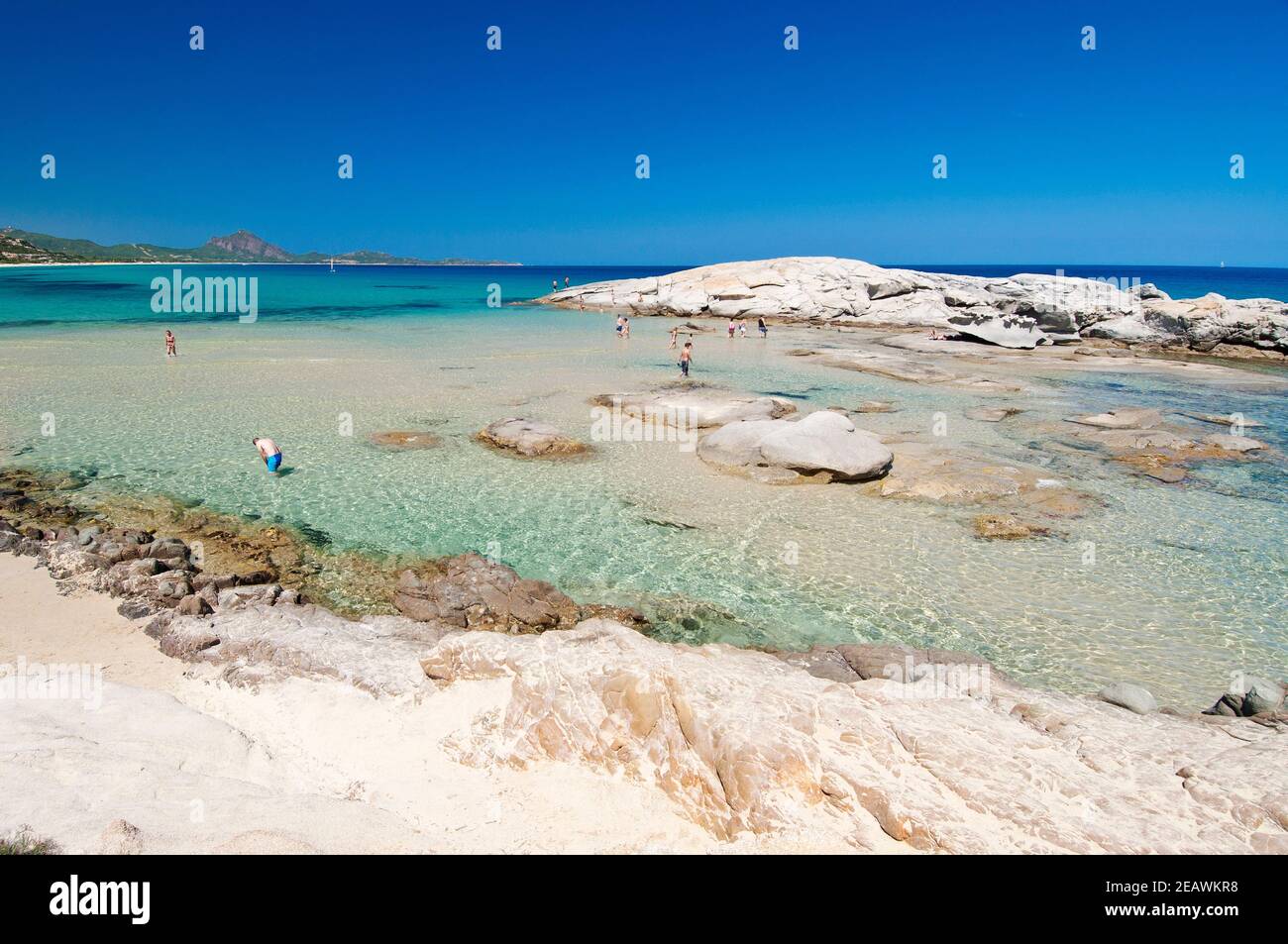 Smaragdwasser und weißer Sand am Strand Scoglio di Peppino In castiadas sardinien Stockfoto