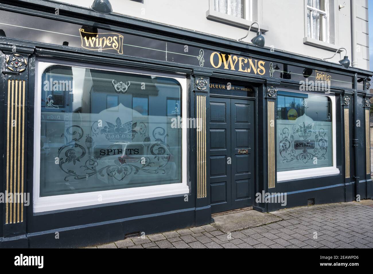 Limavady, Nordirland - 6. Feb 2021: Owens Pub in Limavady Stockfoto