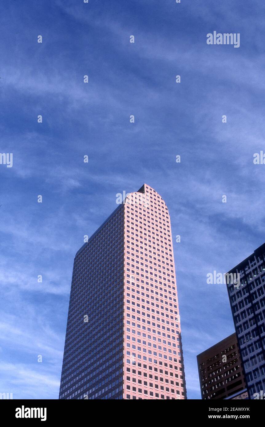 Modernes Hochhausgebäude in Denver, CO Stockfoto