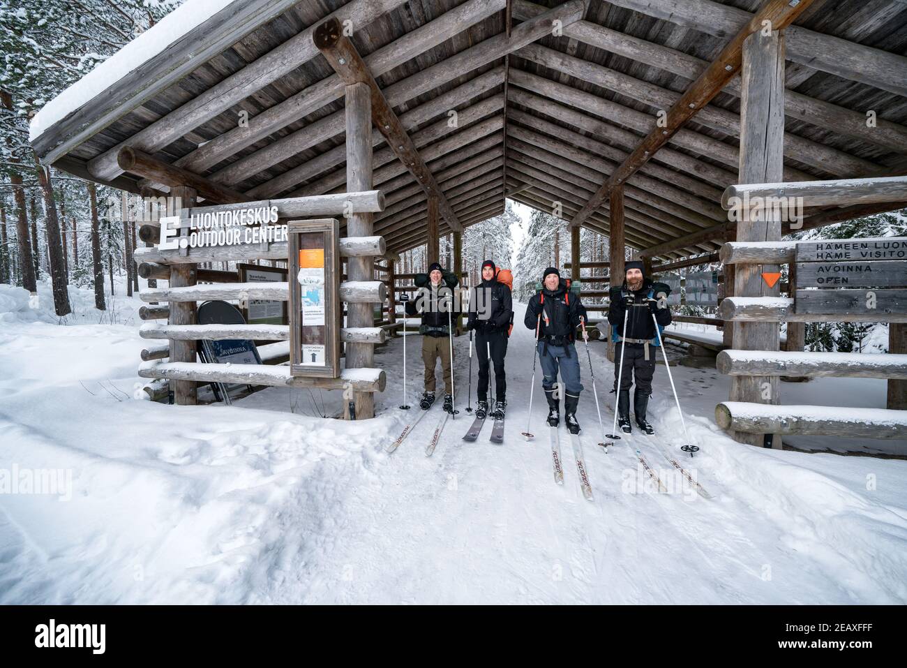 Gruppenportrait einer Skitourengruppe in Tammela, Finnland Stockfoto