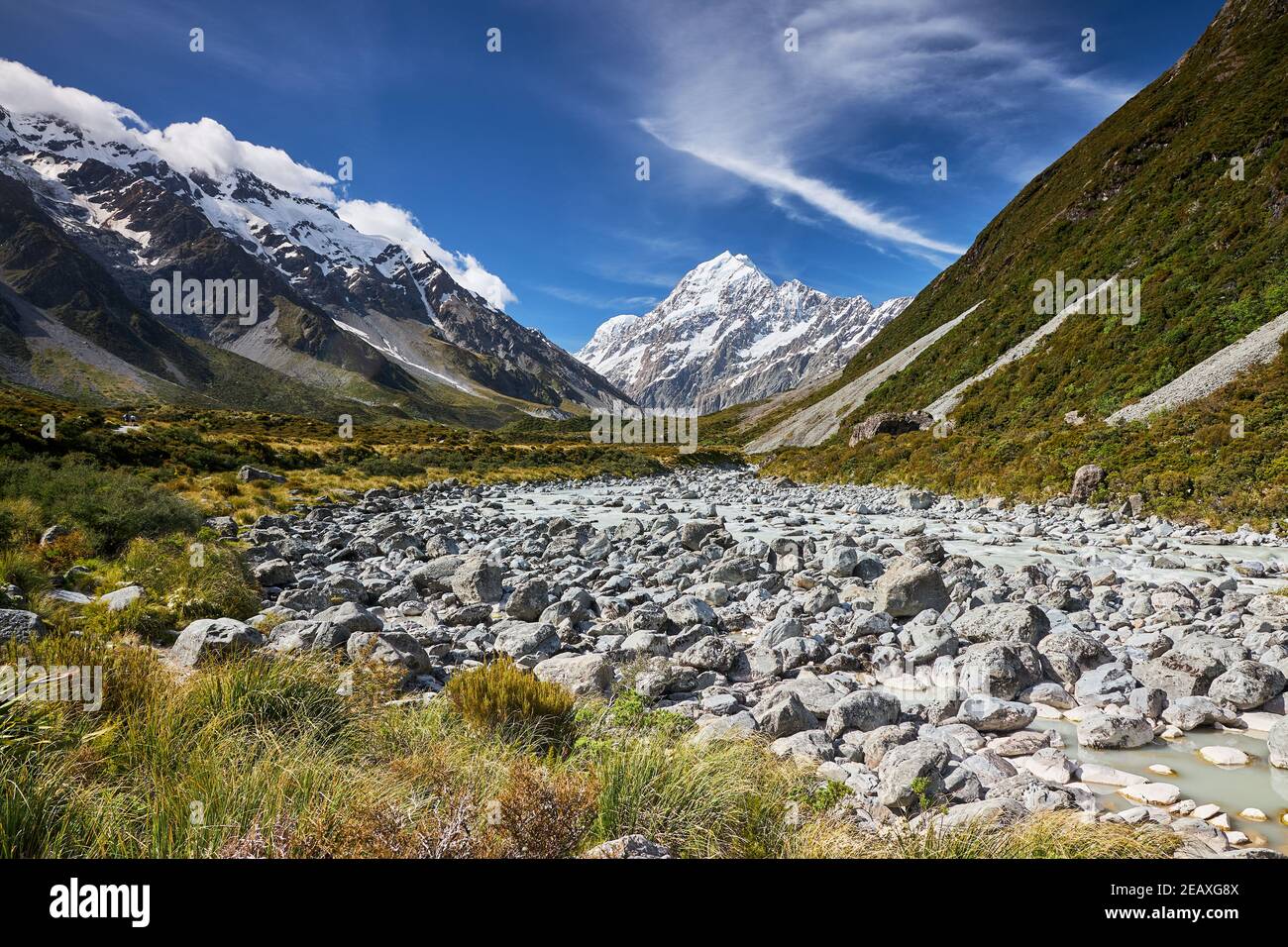 Aoraki Mt Cook vom Hooker River aus gesehen im Hooker Valley, Mt Cook National Park Stockfoto
