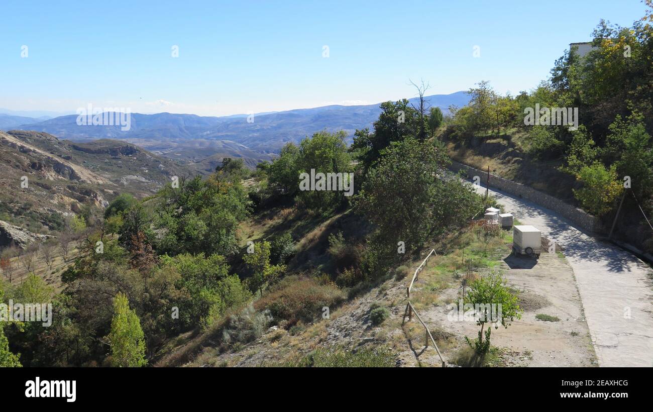 Blick über Tal in den Ausläufern der Sierra Nevada, Andalusien, Spanien Stockfoto