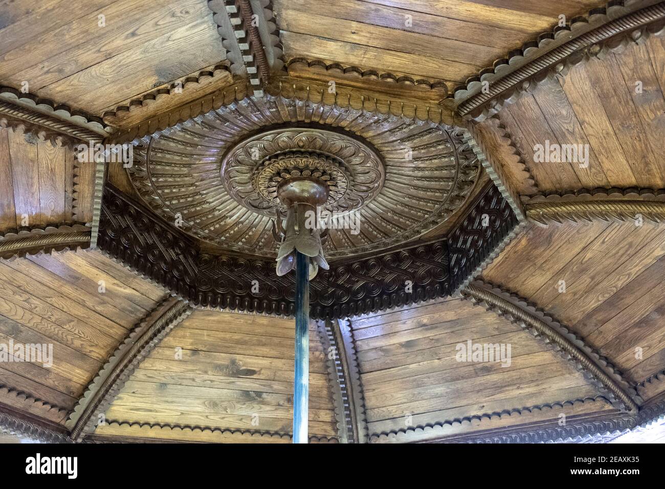 Die historische Taşören Moschee, die sich im Çaykara Bezirk der Provinz Trabzon befindet und komplett aus Holz besteht. Besuchsdatum ist 04.02.2021 Stockfoto