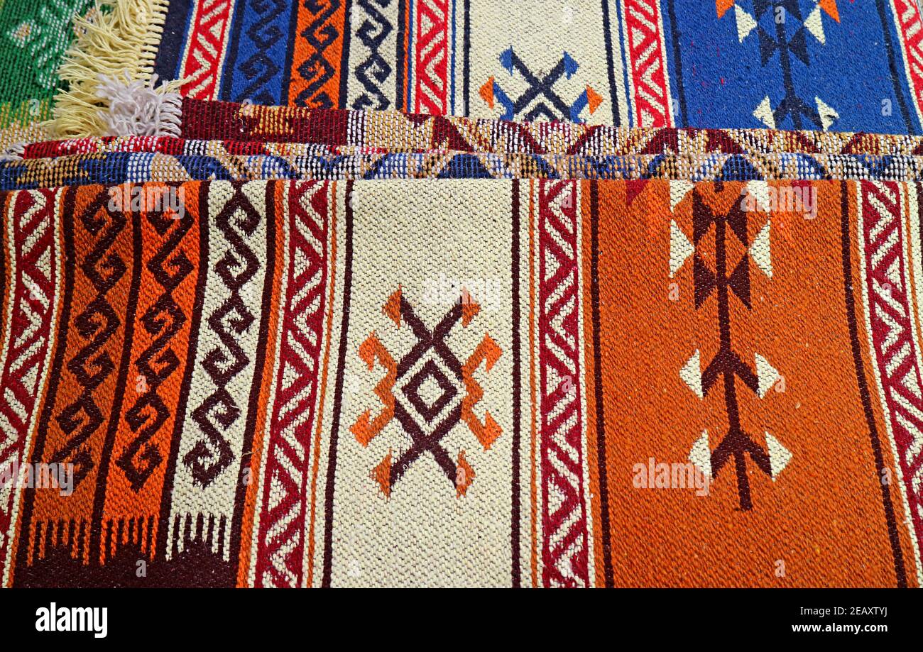 Bunte geometrische Muster der georgischen traditionellen Wandteppiche Stockfoto