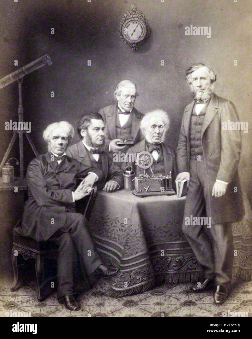 VIKTORIANISCHE WISSENSCHAFTLER in einem Montagefoto von 1876. Von links: Michael Faraday, Thomas Huxley, Charles Wheatstone, David Brewster, John Tyndall. Stockfoto