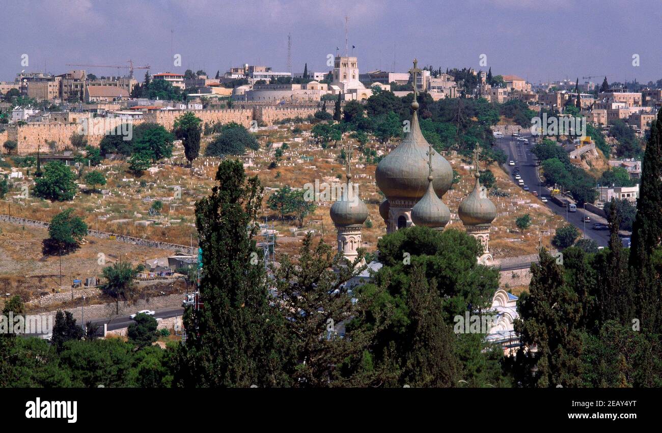 EXTERIEUR-VISTA DE LAS CUPULAS. LAGE: IGLESIA ORTODOXA RUSA. JERUSALEM. ISRAEL. Stockfoto