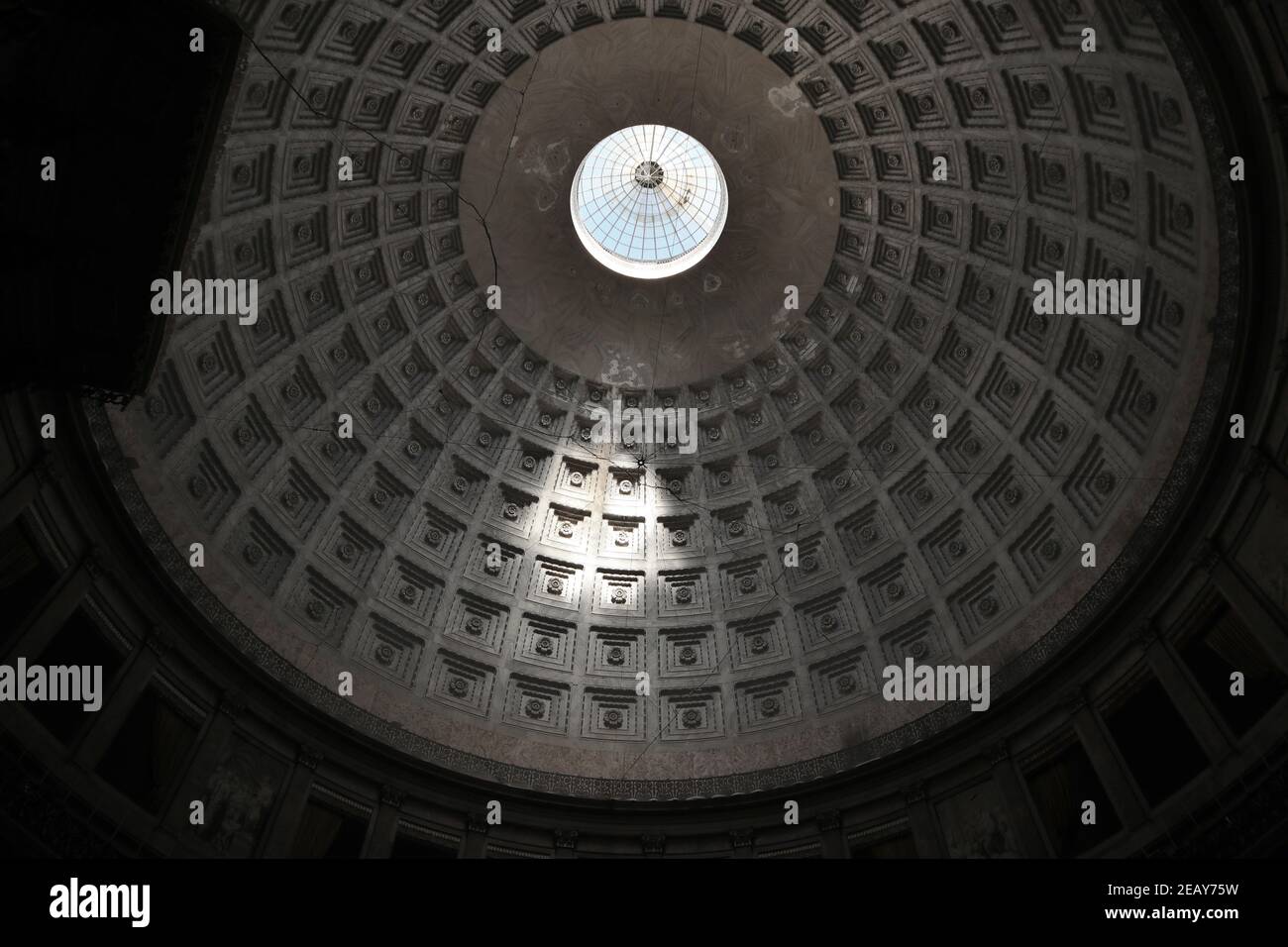 Napoli Cupola della Basilica di San Francesco da Paola