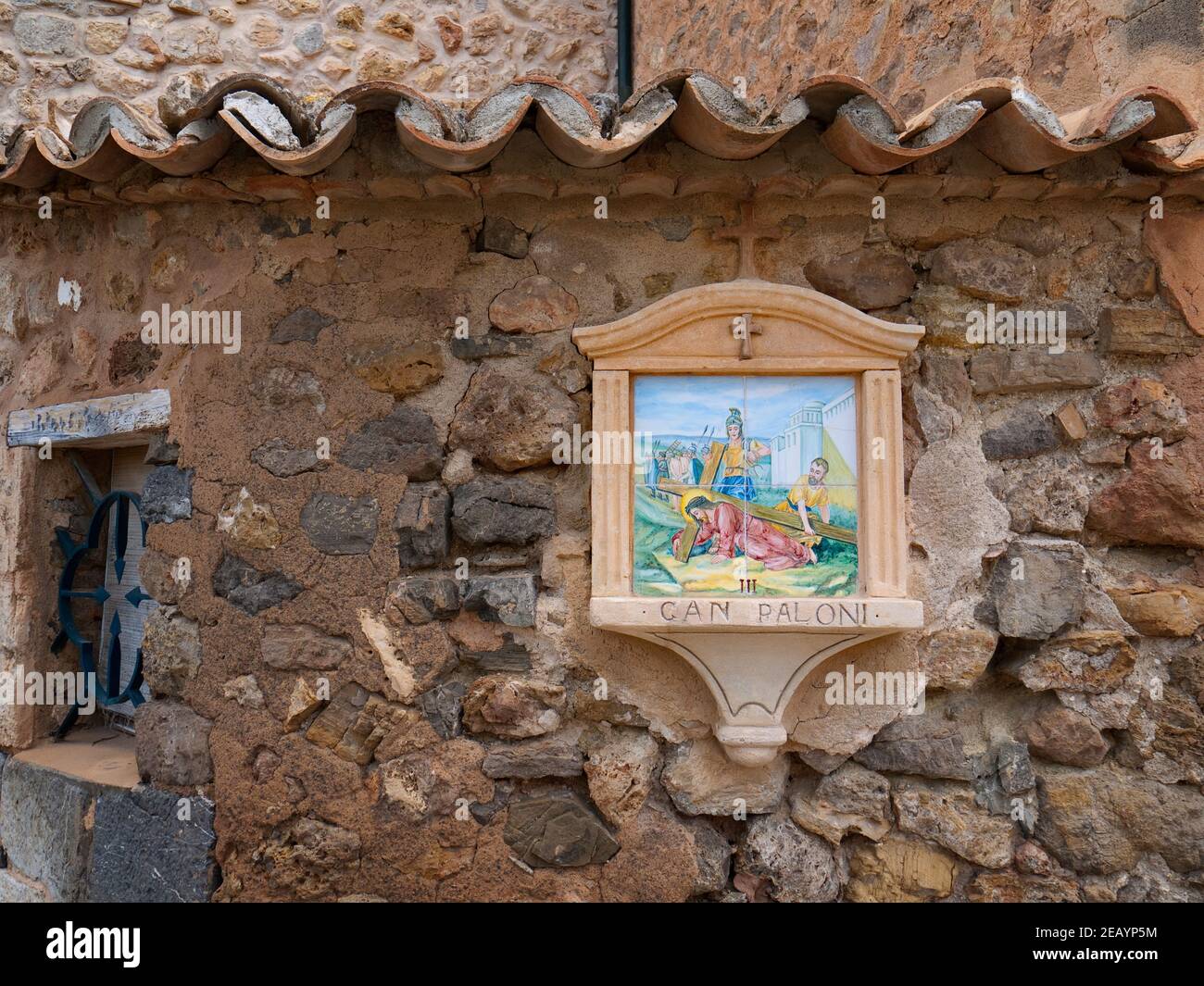 Farbtafel mit der Darstellung der "Kreuzestation", Valldemossa, Mallorca, Spanien Stockfoto