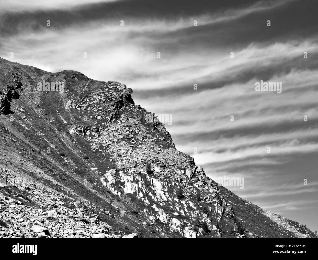 Arpy, Aostatal (Italien): Seltsamer Himmel. Stockfoto