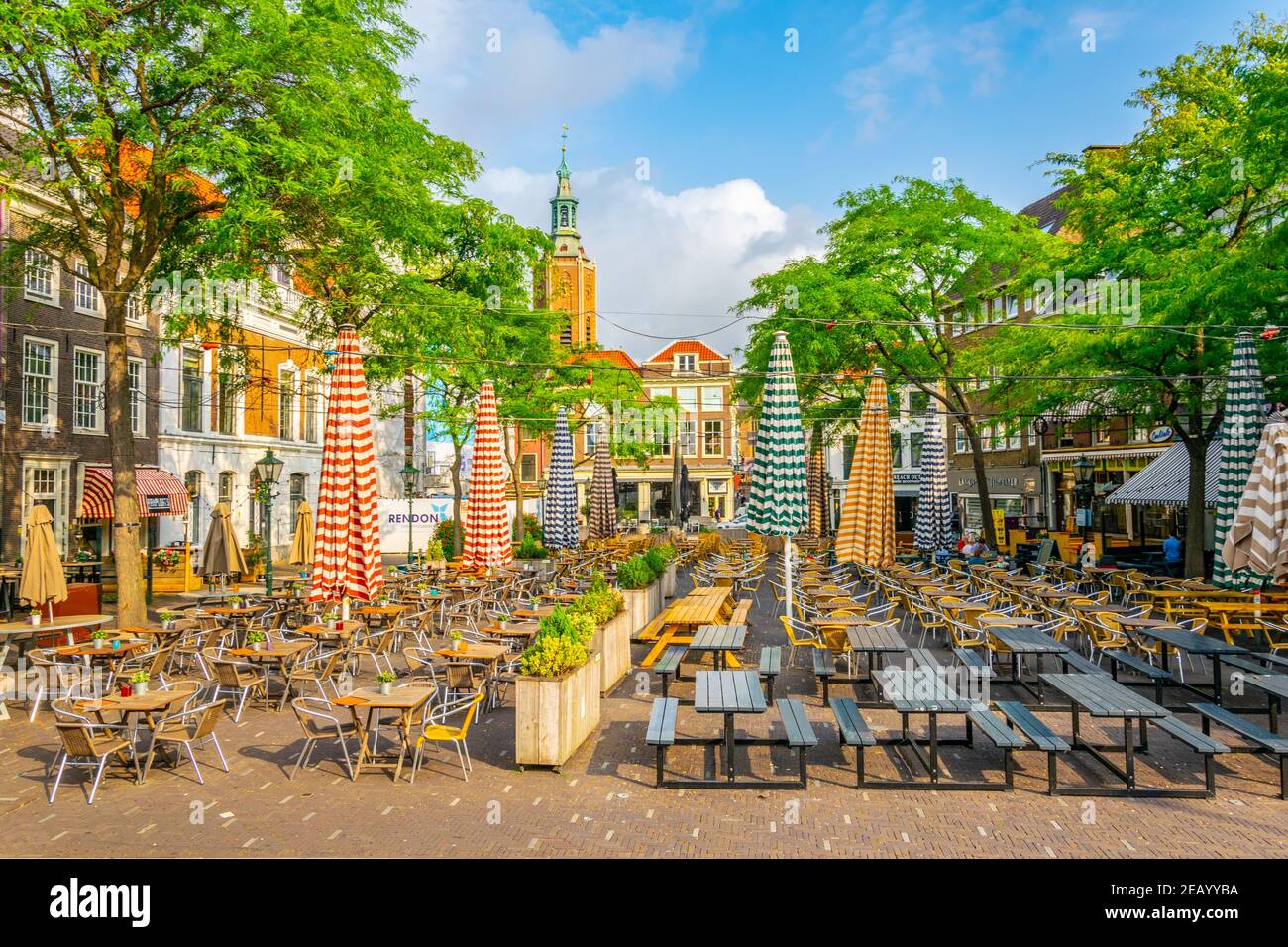 DEN HAAG, NIEDERLANDE, 8. AUGUST 2018: Blick auf den Grote Markt in Den Haag, Niederlande Stockfoto