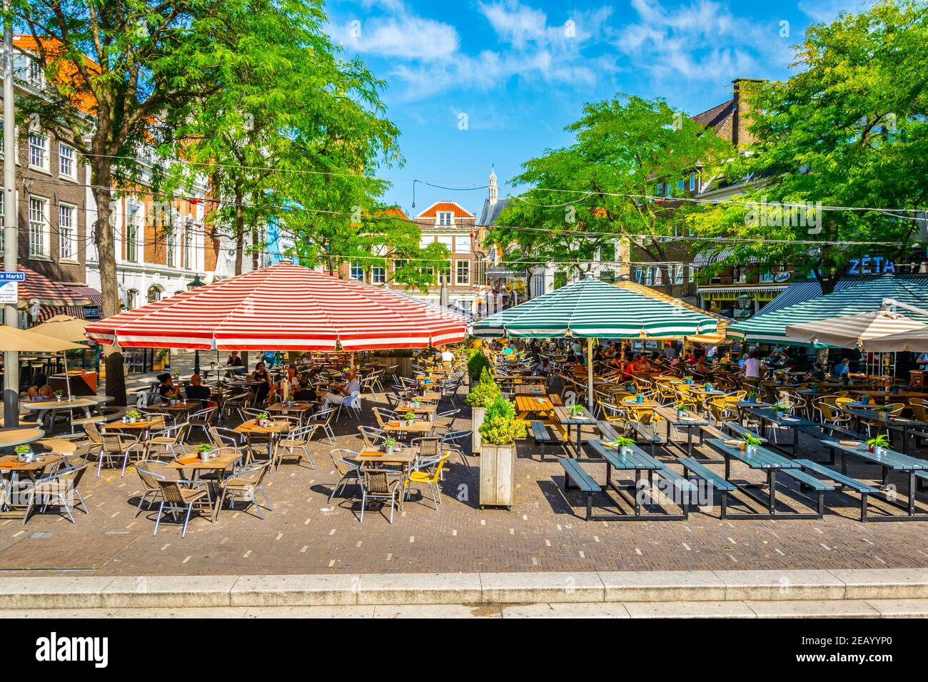 DEN HAAG, NIEDERLANDE, 7. AUGUST 2018: Blick auf den Grote Markt in Den Haag, Niederlande Stockfoto