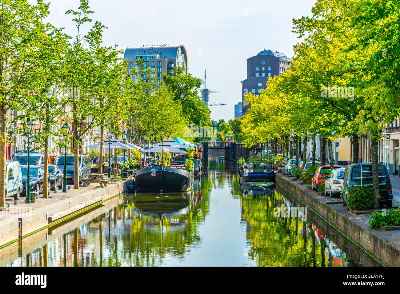 DEN HAAG, NIEDERLANDE, 7. AUGUST 2018: Blick auf den Grote Markt in Den Haag, Niederlande Stockfoto