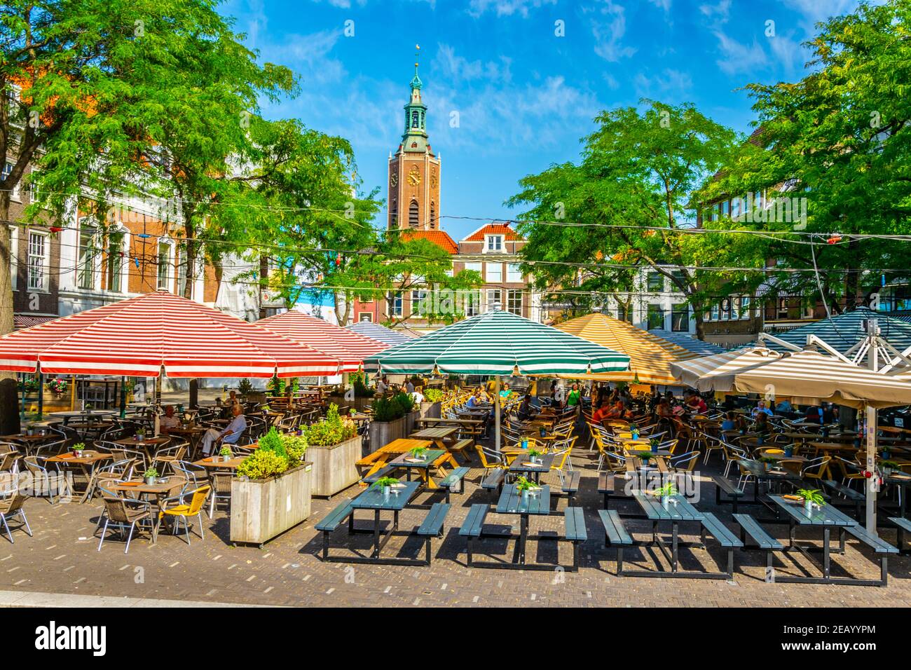 DEN HAAG, NIEDERLANDE, 7. AUGUST 2018: Blick auf den Grote Markt in Den Haag, Niederlande Stockfoto
