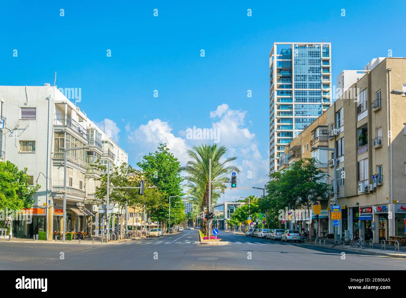 TEL AVIV, ISRAEL, 10. SEPTEMBER 2018: Schlomo ibn Gabirol Straße in Tel Aviv, Israel Stockfoto