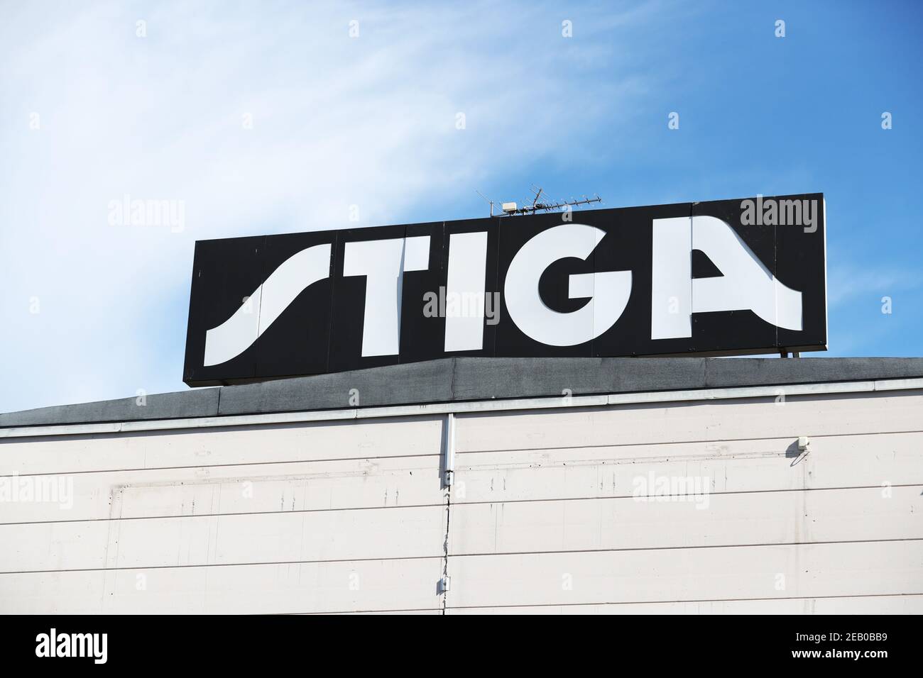 Tranås, SCHWEDEN- 15. MAI 2019: Firma Stiga in Tranås. Stiga ist eine schwedische  Marke, die für Rasenmäher, Tischtennis-Produkte, Tischtennis-Spiele und  Snowracer bekannt ist Stockfotografie - Alamy