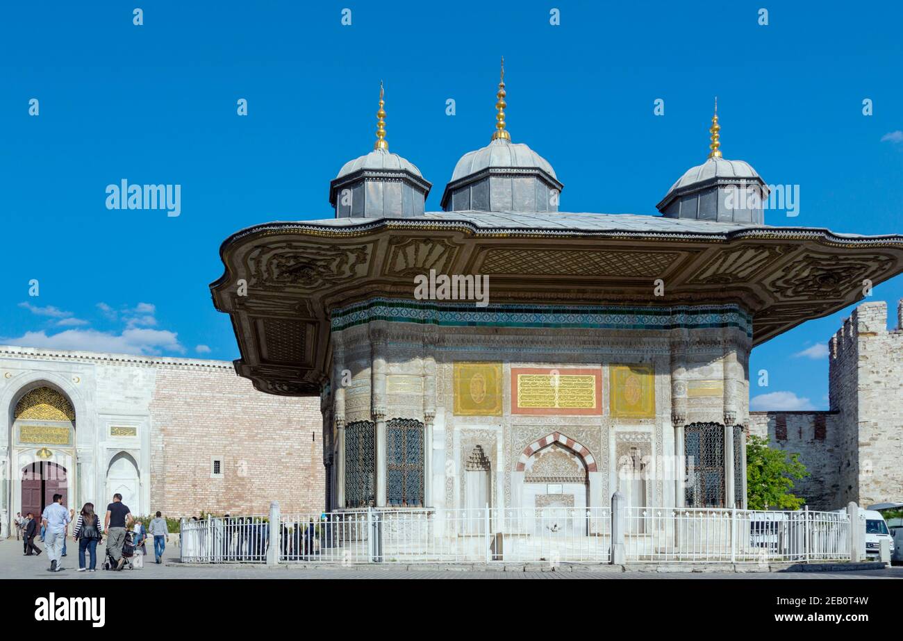 Istanbul, Türkei. Brunnen von Ahmed III. Der Brunnen wurde 1728 erbaut und ist ein Beispiel für Tulip-Architektur. Der Brunnen ist Teil der Stockfoto