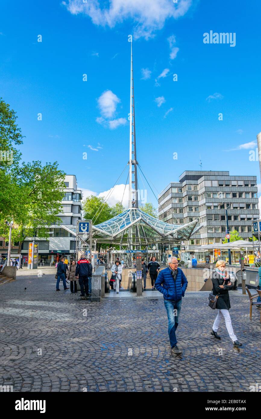 DORTMUND, 30. APRIL 2018: U-Bahn-Station Reinoldikirche im Zentrum von Dortmund Stockfoto