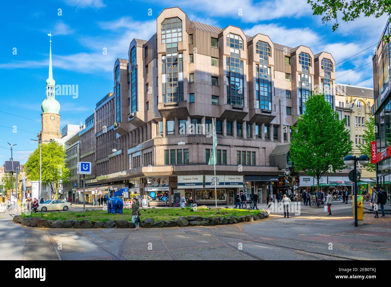 DORTMUND, 30. APRIL 2018: Straße zur St. Reinoldi Kirche in Dortmund Stockfoto