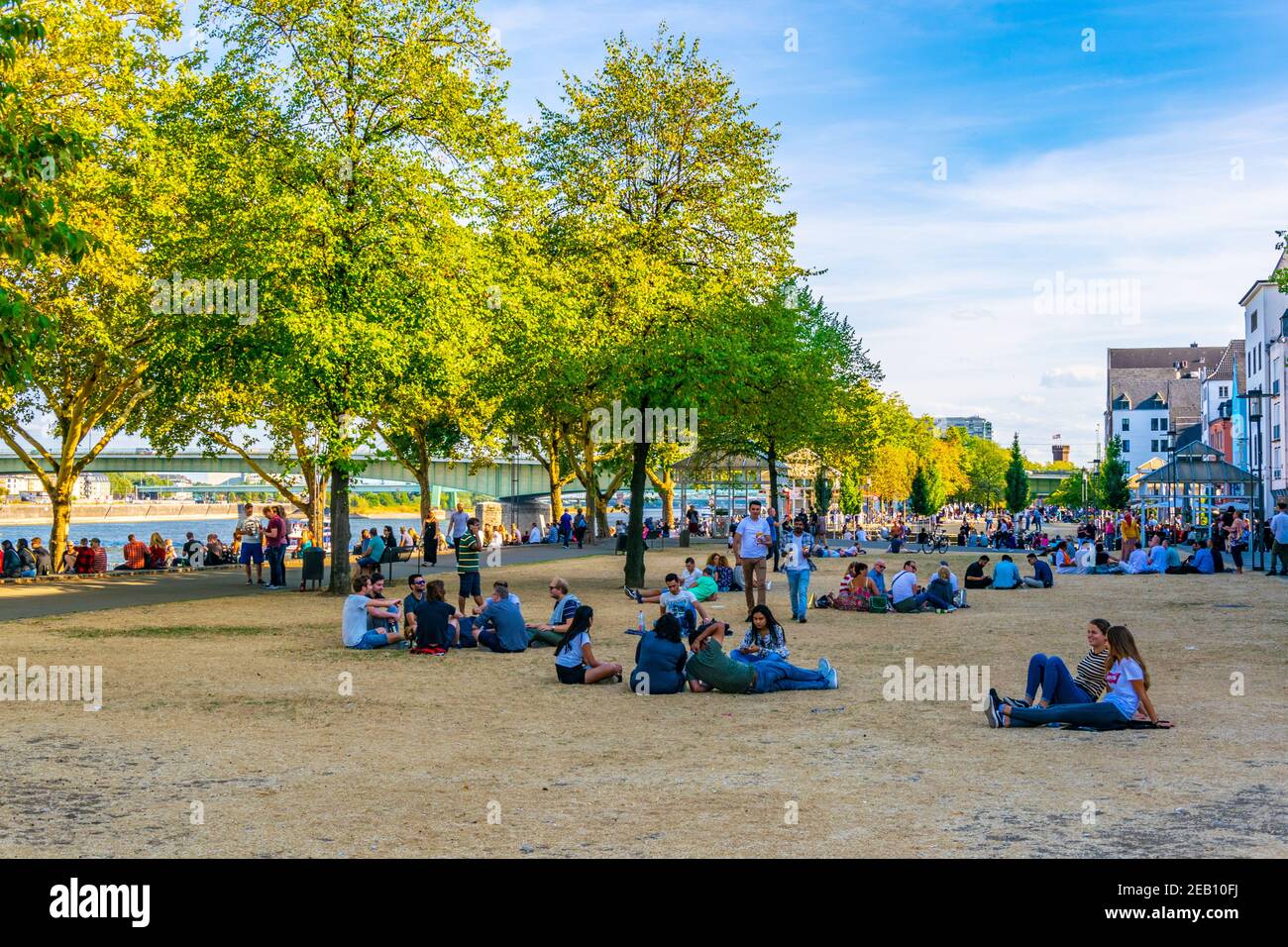 KÖLN, 11. AUGUST 2018: Uferpromenade in Köln Stockfoto