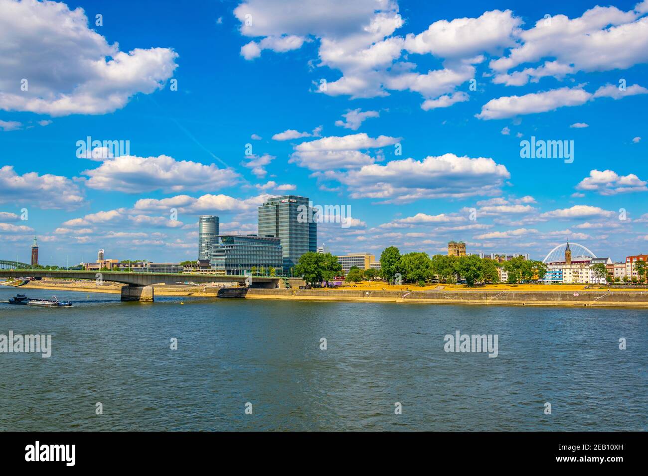 KÖLN, 11. AUGUST 2018: Kennedy-Kai in Köln Stockfoto