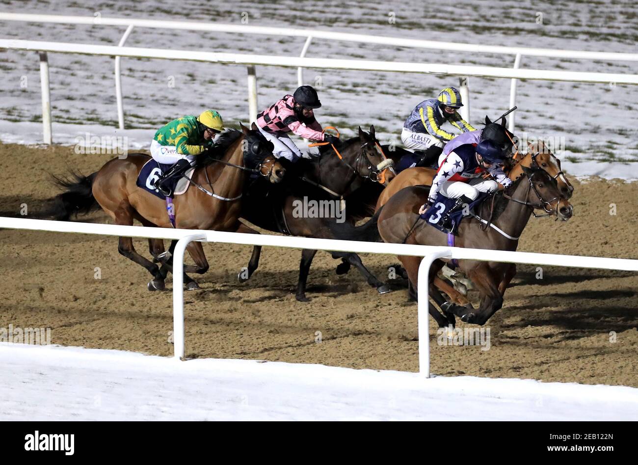 Tadleel von Tony Hamilton (rechts) auf dem Weg zum Sieg des Bombardier Golden Beer Handicap auf der Rennbahn von Newcastle. Bilddatum: Donnerstag, 11. Februar 2021. Stockfoto