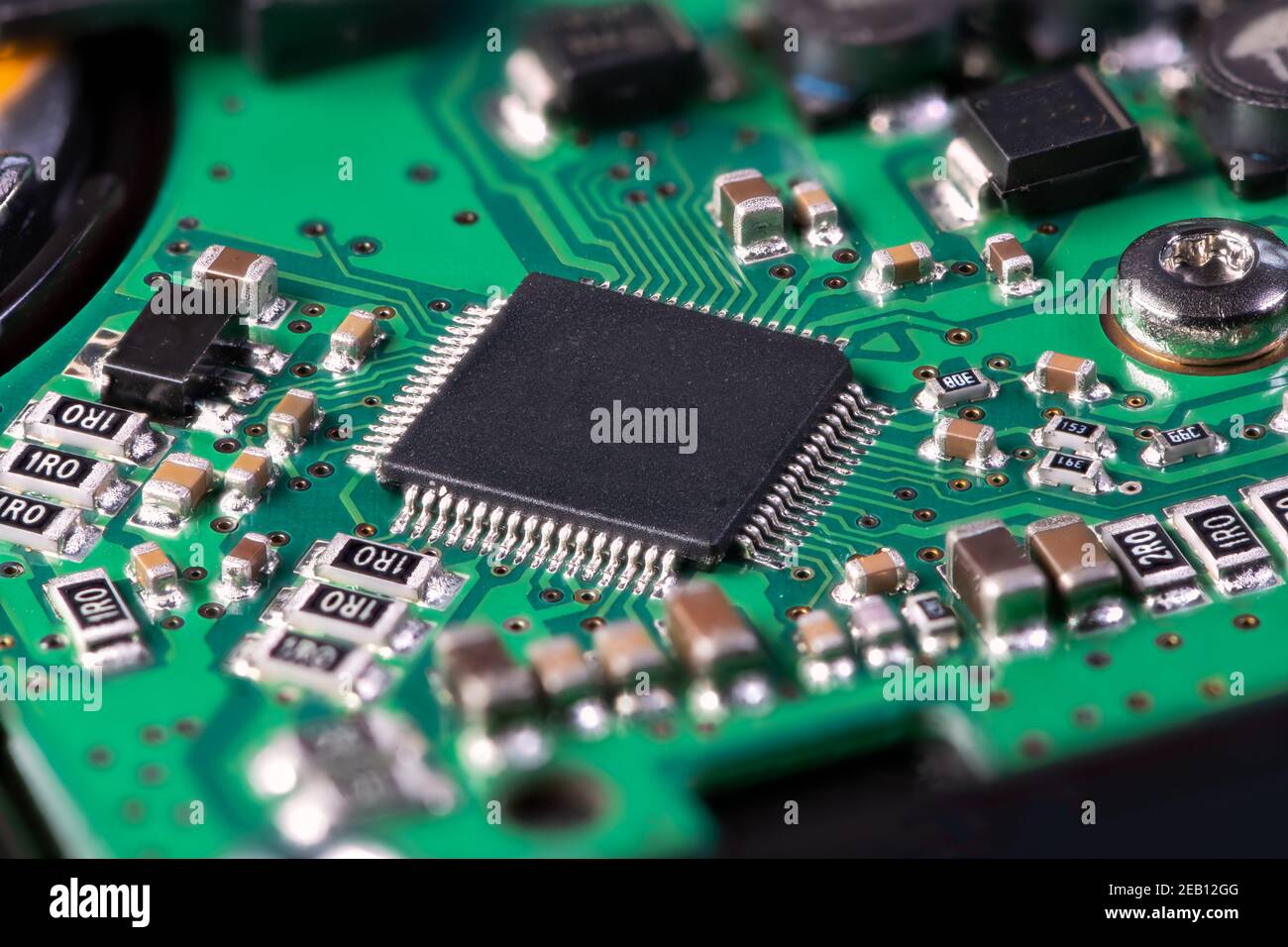 Integrierte Schaltung mit einem Prozessor-Chip auf dem Computer-Mainboard Stockfoto
