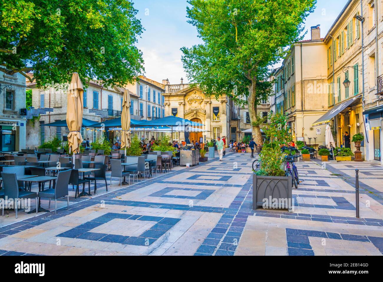 AVIGNON, FRANKREICH, 19. JUNI 2017: Blick auf den Place Crillon in Avignon, Frankreich Stockfoto