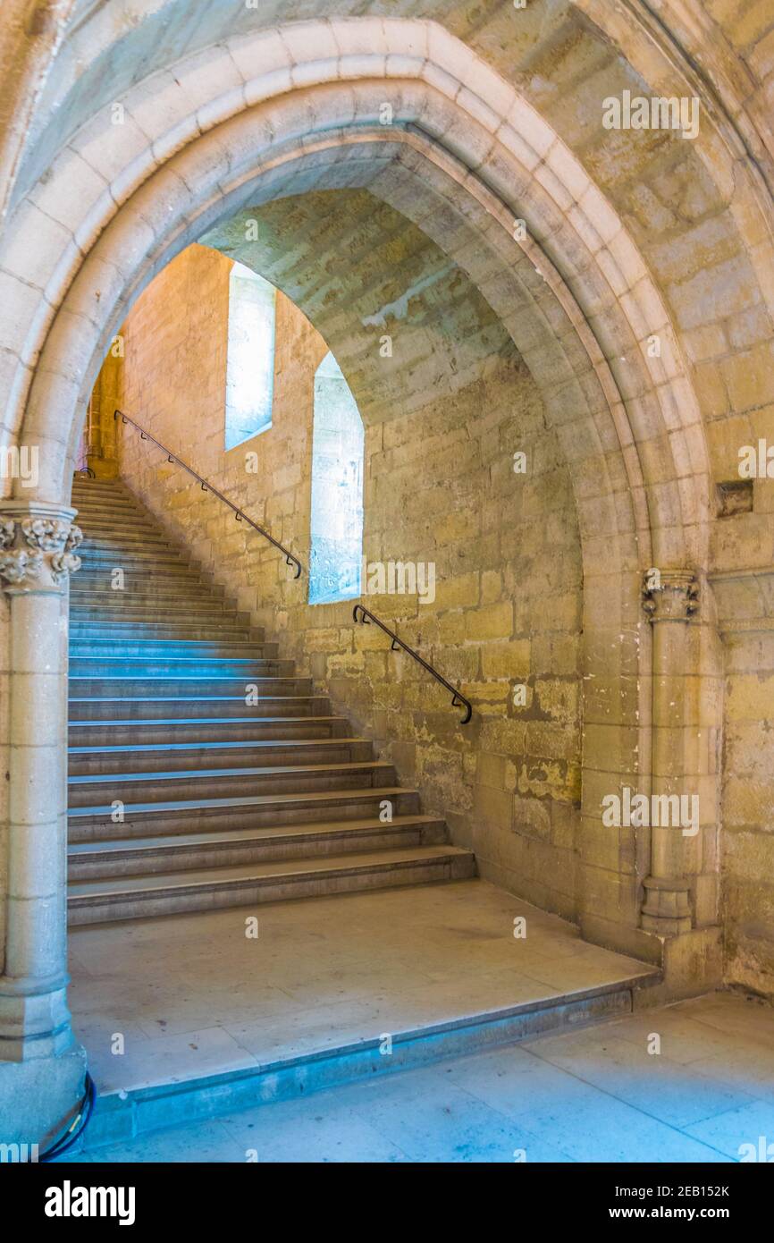 AVIGNON, FRANKREICH, 22. JUNI 2017: Touristen schlendern durch das Palais de Papes in Avignon, Frankreich Stockfoto