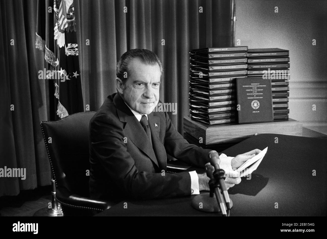 US-Präsident Richard Nixon während seiner Fernsehansprache an die Nation bezüglich der Freigabe von Watergate-Tonbandtranskripten, Weißes Haus, Washington, D.C., USA, Warren K. Leffler, 29. April 1974 Stockfoto